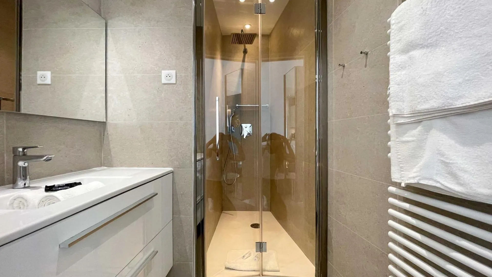 Superbe 2 Pieces Carre D'Or Ac/Wifi Apartment Nice 0*,
